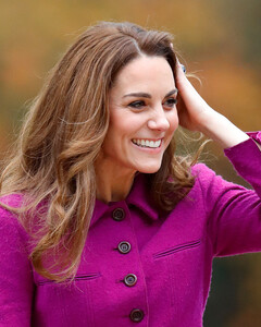 Почему Кейт Миддлтон не носит оранжевый цвет?