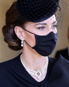 Кейт Миддлтон надела на похороны украшение-подарок Елизаветы II