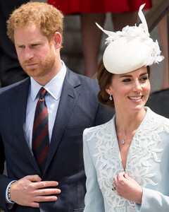 Какая беда сблизила Кейт Миддлтон и принца Гарри?