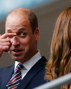 Кейт Миддлтон флиртует с принцем Уильямом, и он демонстрирует ответный интерес