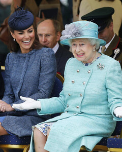 Какой рождественский подарок от Кейт Миддлтон покорил сердце королевы?