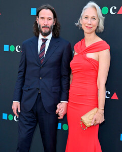 Ты держи меня за руку: Киану Ривз и Александра Грант появились вместе на красной дорожке