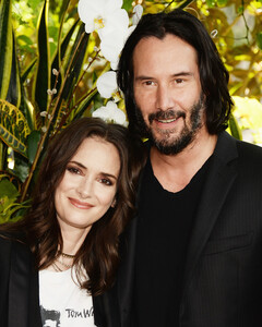 Почему Киану Ривз уверяет нас, что до сих пор женат на Вайноне Райдер?