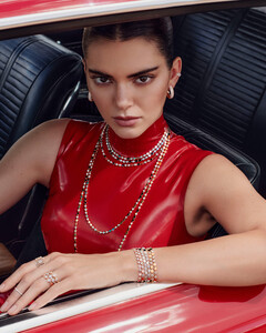 Кендалл Дженнер стала главной героиней ювелирной кампании Messika