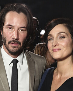 «Я наблюдала за его ростом 20 лет»: Кэрри-Энн Мосс рассказала о многолетней дружбе с Киану Ривзом