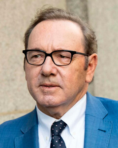 Кевин Спейси выплатит $31 млн продюсерам сериала «Карточный домик» после своего увольнения из проекта