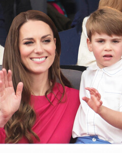 «Это было мило»: Кейт Миддлтон удивила всех путешествием в эконом-классе