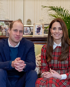 Кейт Миддлтон выбрала платье в шотландскую клетку для поздравления британцев с ночью Бёрнса