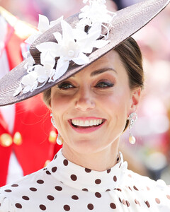 Кейт Миддлтон в образе принцессы Дианы посетила королевские скачки Royal Ascot 2022