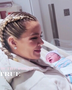 Хлои Кардашьян впервые рассказала о рождении сына от суррогатной матери на фоне измен Тристана Томпсона