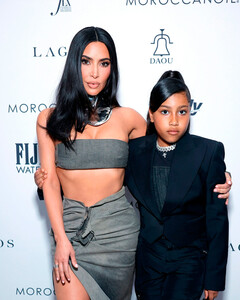 Яблоко от яблони: Ким Кардашьян и Норт Уэст вместе появились на премии Daily Front Row Fashion Awards 2023