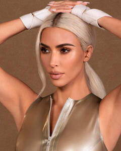 Ким Кардашьян выпустила свой первый подкаст на Spotify о реформе правосудия