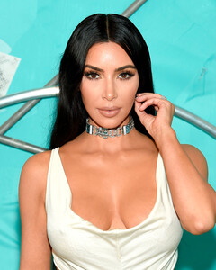 Грабитель Ким Кардашьян обвиняет звезду в показушном поведении