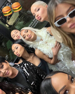 Бургеры вместо деликатесов: Ким Кардашьян отметила 42-й день рождения в сети фастфуда In-N-Out