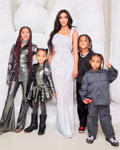 Ким Кардашьян дарит один и тот же бесплатный подарок своим детям на каждый день рождения