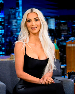 Ким Кардашьян призналась, что ей пришлось пережить болезненную подтяжку живота