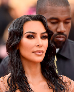 Ким Кардашьян готовится к судебной тяжбе с Канье Уэстом, из-за возможных излишних откровений экс-мужа в новом треке