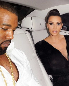 «Нет никакой возможности спасти брак»: Ким Кардашьян хочет, чтобы Канье Уэст принял ситуацию и смирился с ней