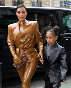 Ким Кардашьян говорит, что 8-летняя Норт извинилась, что без ведома мамы провела рум-тур в прямом эфире TikTok по их дому