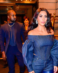 Почему Ким Кардашьян не хочет попросить у суда защиты от преследований Канье Уэста?