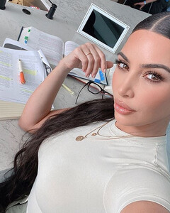 Приехала и не поступила: Ким Кардашьян завалила экзамен в юридический колледж