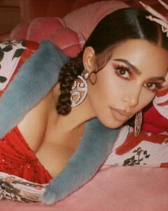 Ким Кардашьян раскритиковали за ношение индуистских украшений