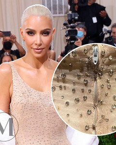 Это было неизбежно! Ким Кардашьян повредила «голое» платье Мэрилин Монро на Met Gala 2022