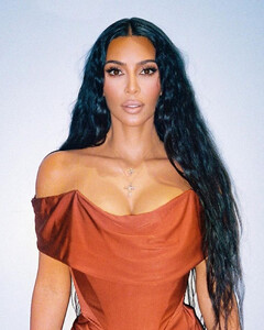 Бывшие сотрудники подали в суд на Ким Кардашьян и Канье Уэста