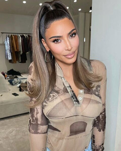 Ким Кардашьян больше не носит обручальное кольцо