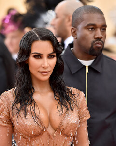 Ким Кардашьян свободна! Звезду признали юридически незамужней