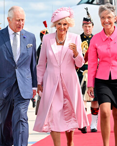 Король Карл III и королева Камилла прибыли с государственным визитом во Францию