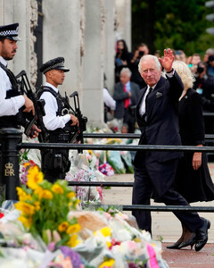 Принц Чарльз впервые вышел в свет в качестве короля Великобритании