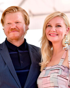 Кирстен Данст вышла замуж за Джесси Племонса после 6 лет совместной жизни