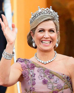 Почему королева Нидерландов Максима поедет в командировку по США без своего супруга?