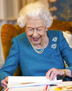 Королева Елизавета II написала сердечное послание спортсменам после своего положительного теста на Covid-19