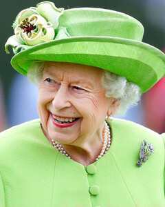 Королева рассмешила персонал больницы своим остроумным комментарием о ковид-отделении больницы