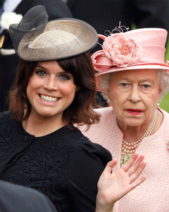 Некоторые члены британской королевской семьи смотрят сериал «Корона»