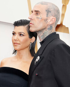 Кортни Кардашьян разбила обручальное кольцо с бриллиантами от Трэвиса Баркера незадолго до свадьбы