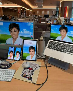 Фото Крис Дженнер стали трендом в китайских соцсетях