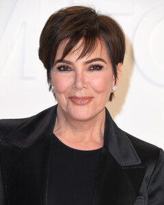 Крис Дженнер считает, что в снижении рейтингов Keeping Up with the Kardashians виноваты соцсети