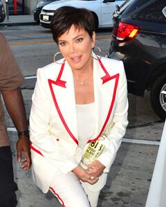 Крис Дженнер тоскует по прежней жизни и готовиться запустить новое реалити о семье Кардашьян