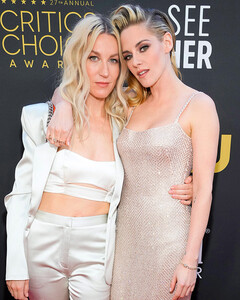 Кристен Стюарт и её невеста Дилан Мейер светились от счастья на церемонии вручения премии Critics Choice Awards 2022