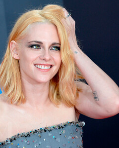 «Я потеряла дар речи»: Кристен Стюарт отреагировала на свою первую номинацию на «Оскар» за роль Спенсер