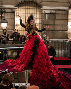 Disney опубликовал второй трейлер «Круэллы»