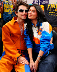 Кайли Дженнер ответила на слухи о расставании с Тимоти Шаламе