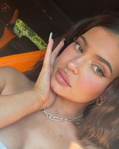 Настойчивый поклонник пробрался на территорию особняка Кайли Дженнер