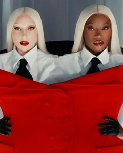 Леди Гага и Doechii устроили модный показ в клипе Runway