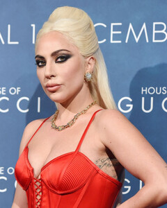 Леди Гага поблагодарила Ридли Скотта за возможность быть «некрасивой»