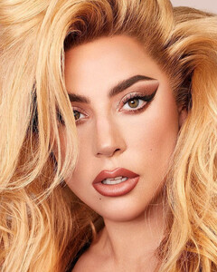 Леди Гага записала видео в день памяти жертв трагедии в Японии