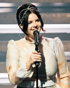 Лана Дель Рей порадует новым альбомом Lasso